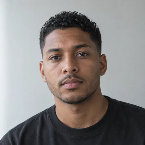 Dwayne Amoksi, casinoredacteur